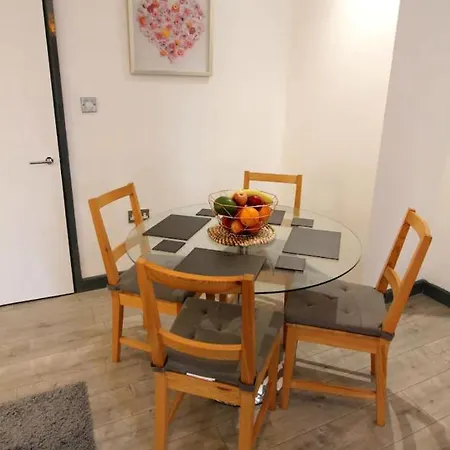 Open & Spacious 2bd In Central Bristol