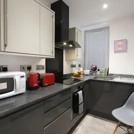 Open & Spacious 2bd In Central * Bristol
