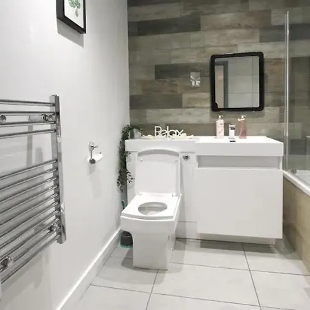 Appartamento Open & Spacious 2bd In Central