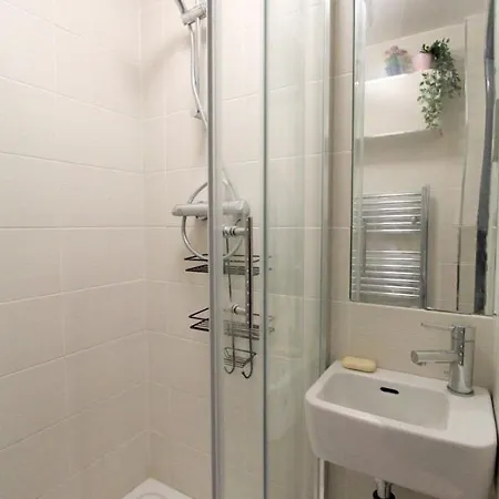 Open & Spacious 2bd In Central Bristol