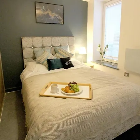 Daire Open & Spacious 2bd In Central *