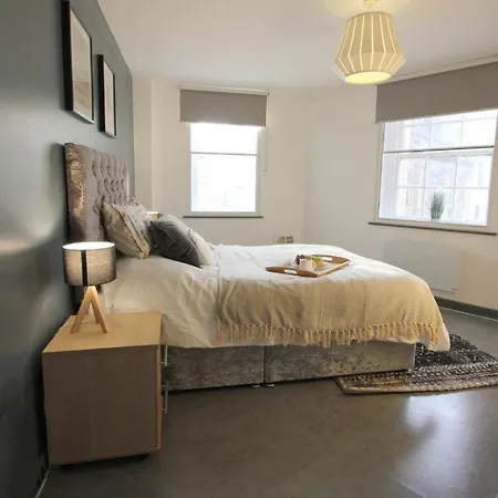 Open & Spacious 2bd In Central *